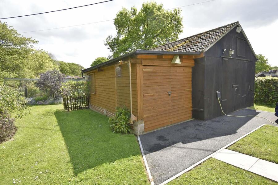 A GARAGE NEW.JPG