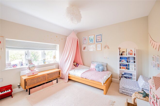 8 The Old Barnyard, Rushall, SN9