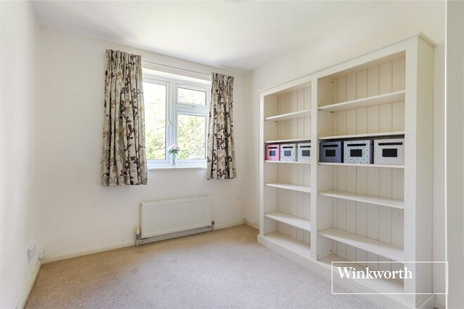 Cameron Close, Whetstone, N20