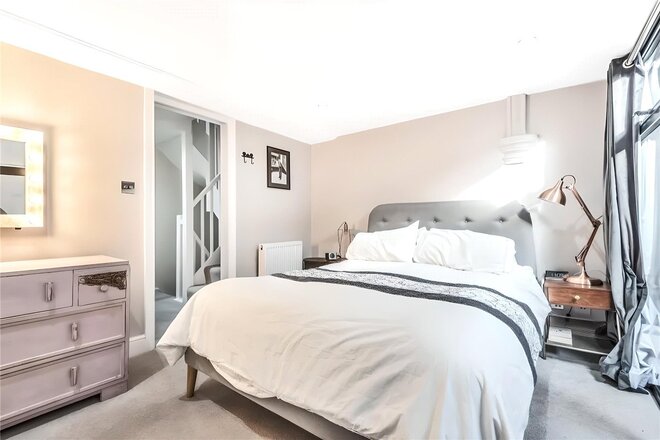 Cloisters Court, London, N6