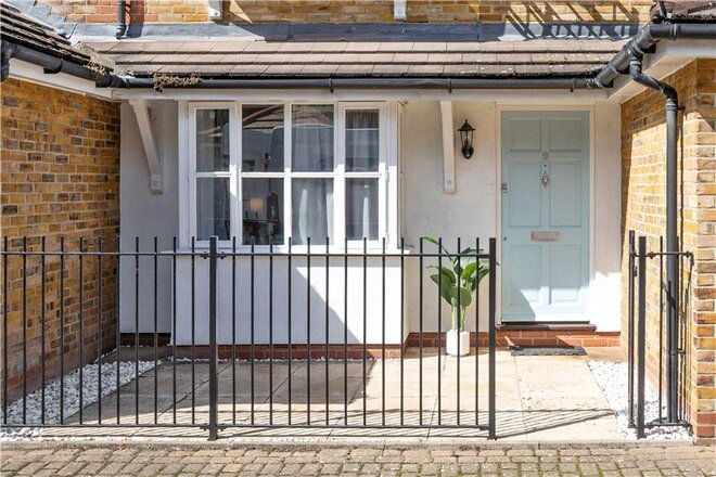 Cottesloe Mews, London, SE1