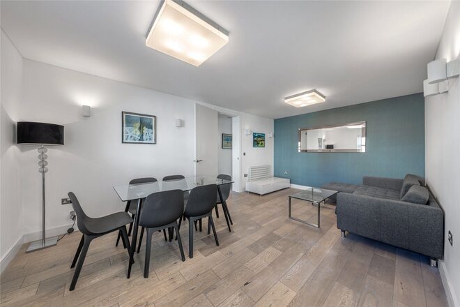 Jade House, London, NW3