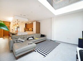 College Yard, London, NW5