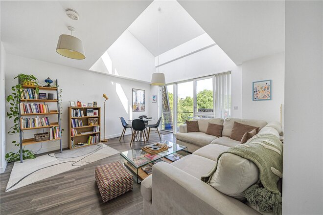 Blondin Way, London, SE16
