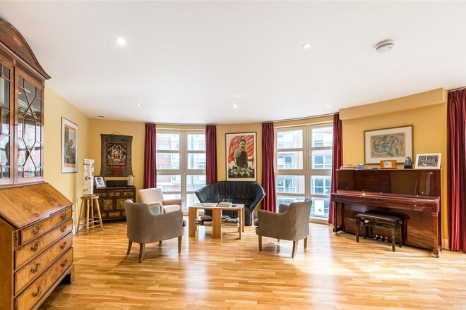 Moreton Street, London, SW1V