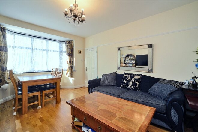 Hazlemere Gardens, Worcester Park, KT4