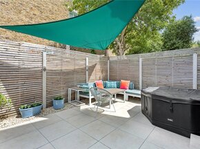 Dinsmore Road, London, SW12