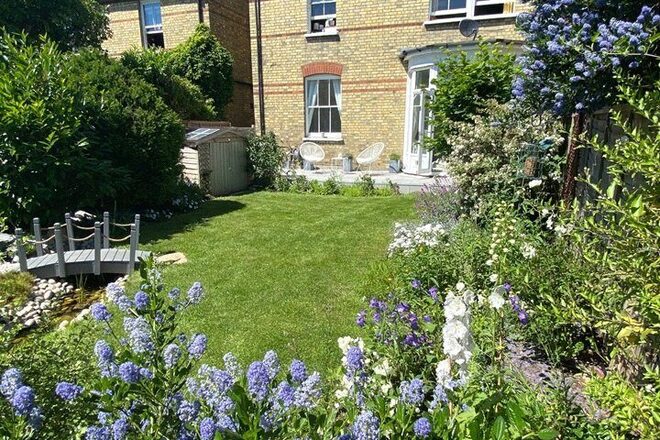 Woodside Grove, Finchley, N12