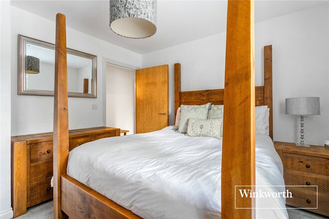 Constable Close, London, N11