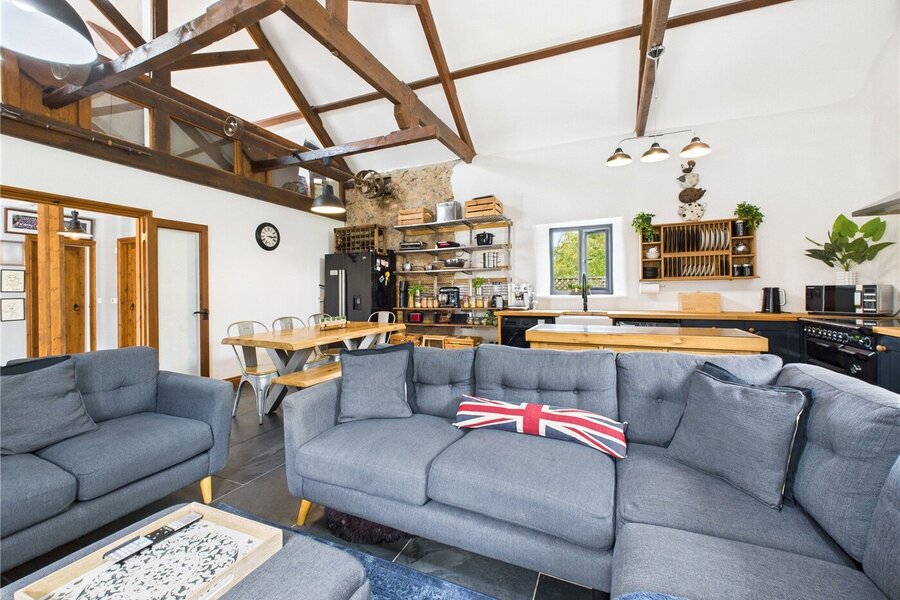 Kitchen & Living