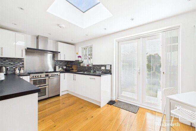 Winston Avenue, London, NW9