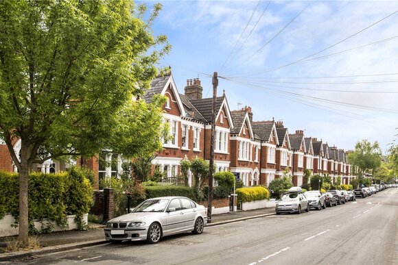 Holmdene Avenue, London, SE24