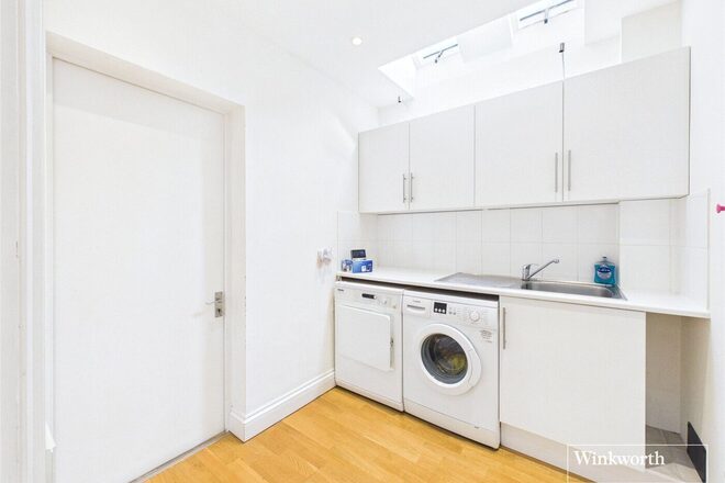 Wolmer Gardens, Edgware, HA8