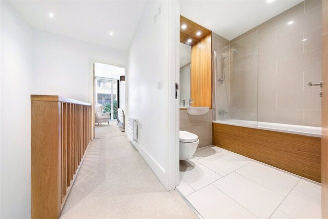 Narrowboat Avenue, Brentford, TW8