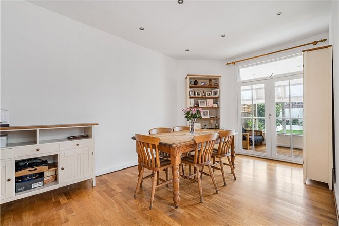 Rathcoole Avenue, London, N8