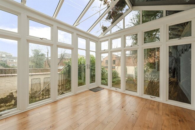 Clarendon Square, Warwickshire, CV32