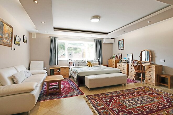 Great West Road, Isleworth, TW7