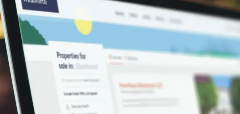 a blurry image of a website