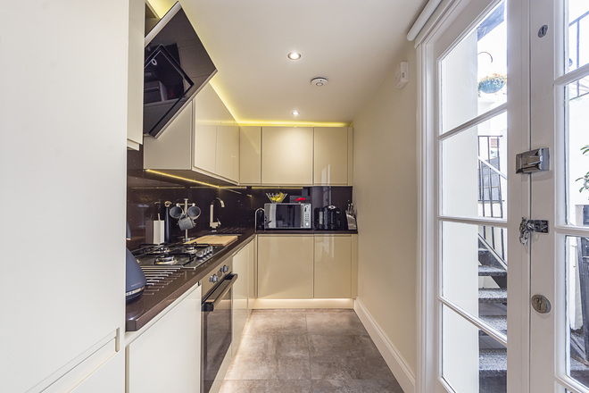 Randolph Avenue, London, W9