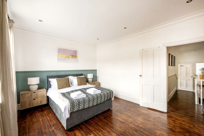 Holberton Gardens, London, NW10