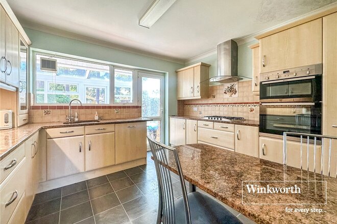 Old Pines Close, Dorset, BH22