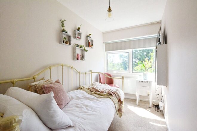 Moon Court, Lee, SE12