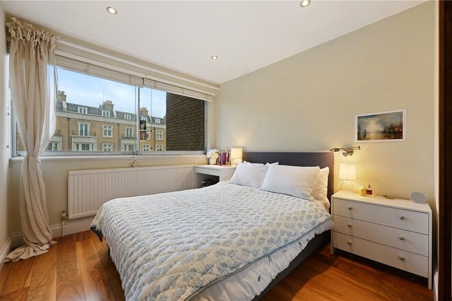 Kensington Heights, London, W8