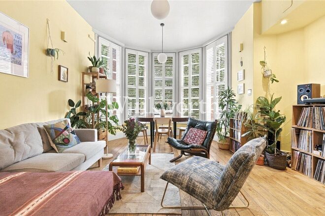 Sycamore Gardens, High Road, N15