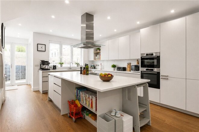 Station Road, Barnes, SW13
