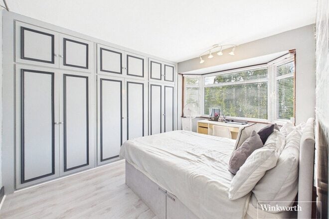 Farm Road, Edgware, HA8