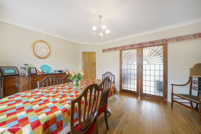The Vale, London, NW11