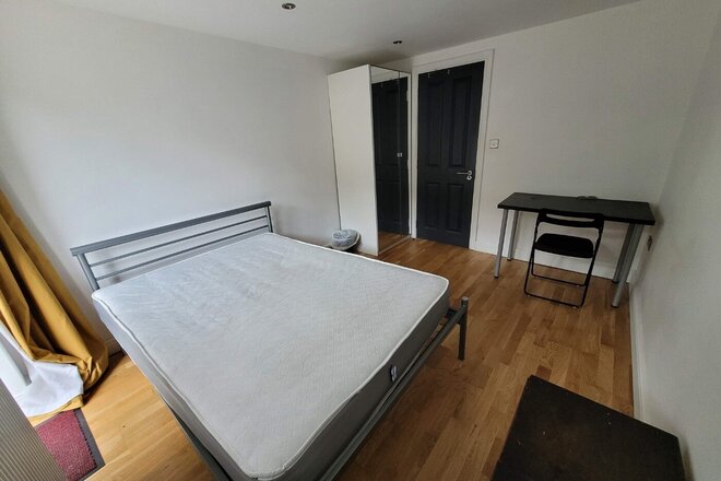 Milton Court Road, London, SE14