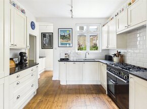 Salford Road, London, SW2