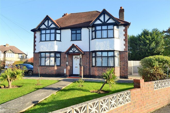 Hazlemere Gardens, Worcester Park, KT4