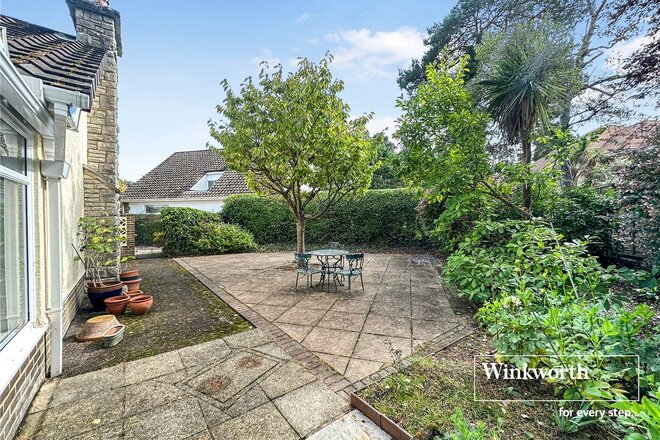 Old Pines Close, Dorset, BH22