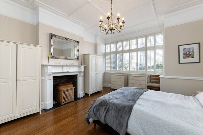 Howards Lane, London, SW15