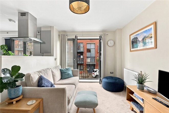 Leverton Close, London, N22