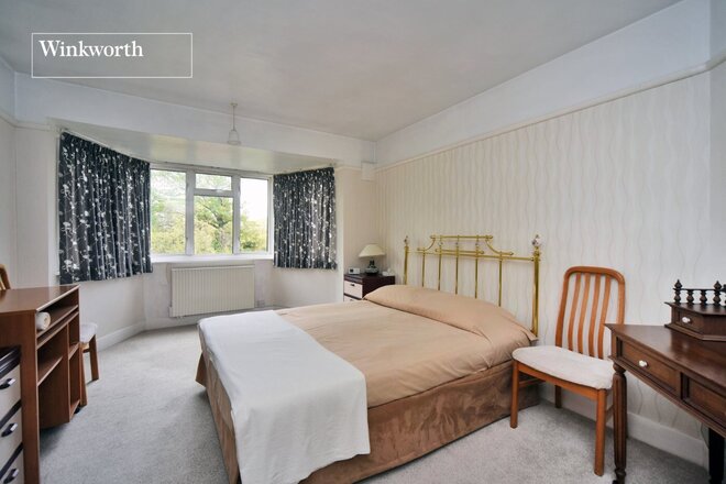 Stoneleigh Park Road, Surrey, KT19