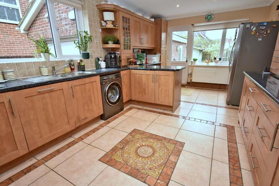 A KITCHEN 1.JPG