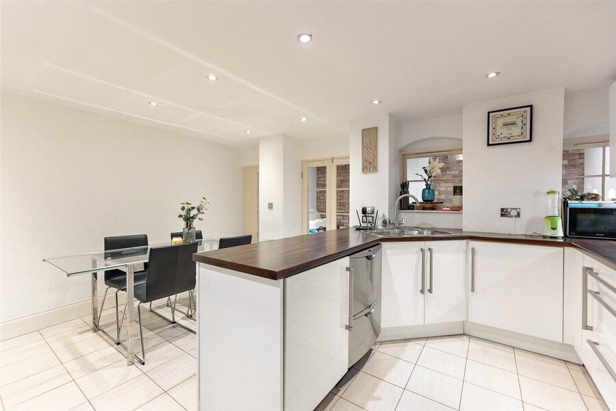 Flat Kitchen/Diner