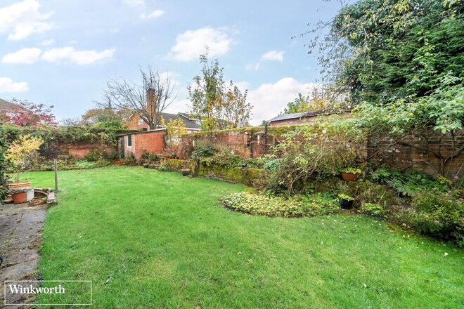 Paddock Fields, Hampshire, RG24
