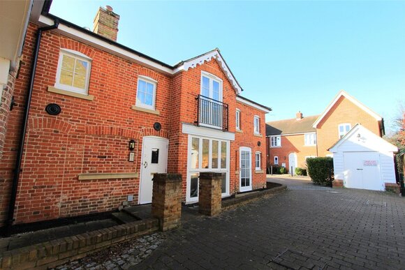 Winterbon Mews, Essex, SS4