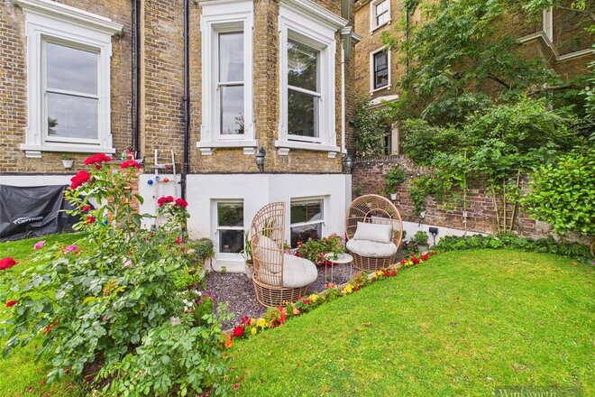 Uxbridge Road, Kingston upon Thames, KT1