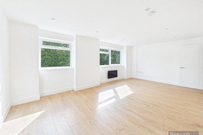 Castleview Road, Surrey, KT13