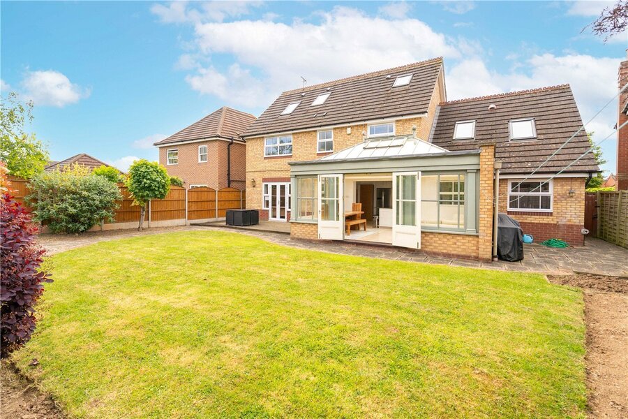 Garden To House
