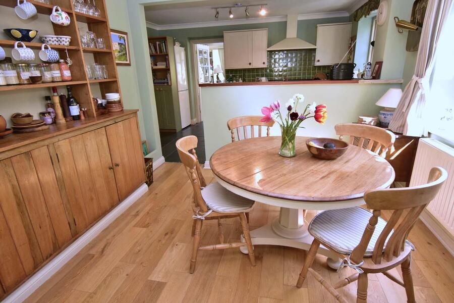 A KITCHEN 3.JPG