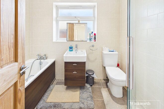 Wolmer Gardens, Edgware, HA8
