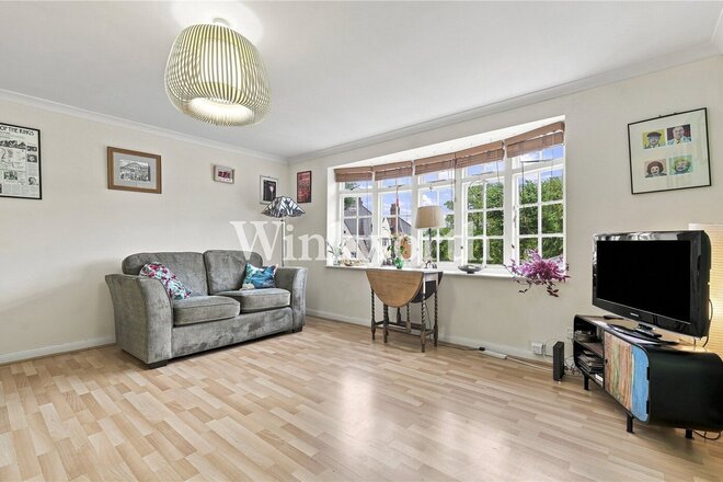 Hoppers Road, London, N21
