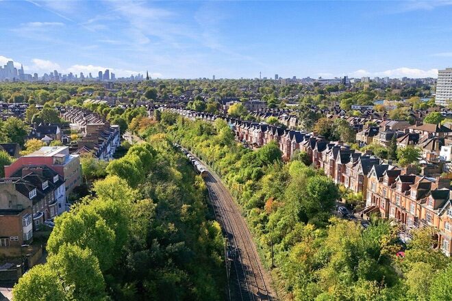 West Bank, London, N16