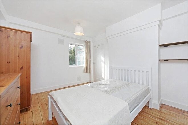 Chiswick Village, Chiswick, W4